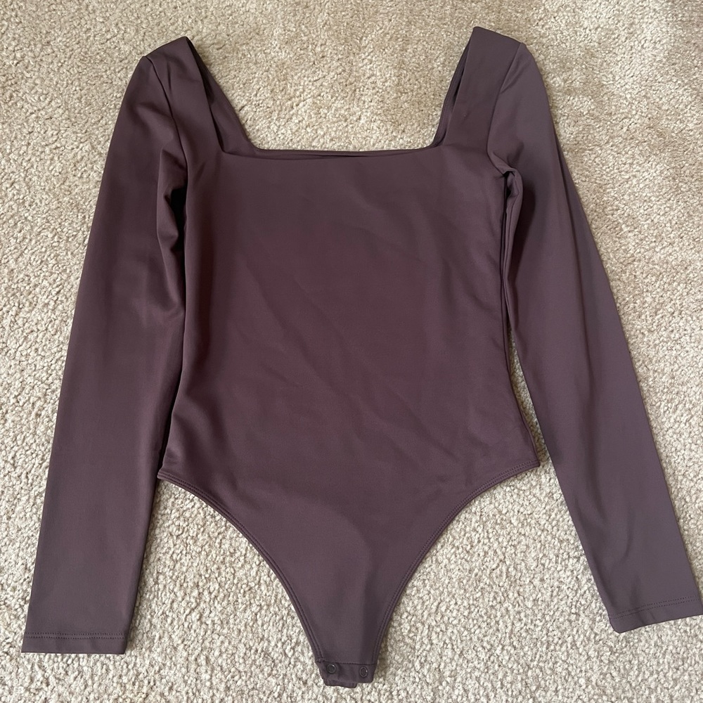 Aritzia Babaton Contour Squareneck Longsleeve Bodysuit - Medium